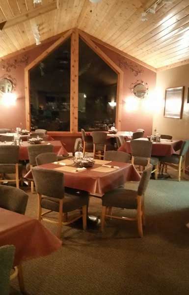 Olde Cedar Inn dining room